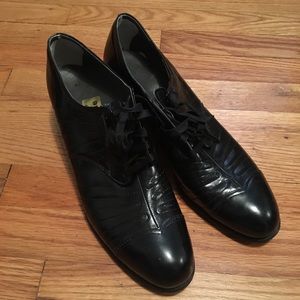 vintage black leather heeled loafers